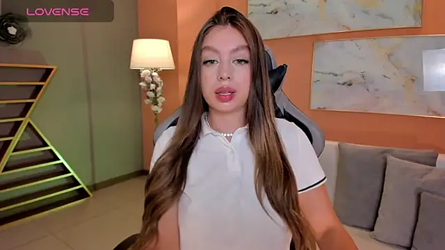 Snapshot of EllaClark chatting on February 5, 6:37 pm EllaClark online show from February 5, 6:37 pm