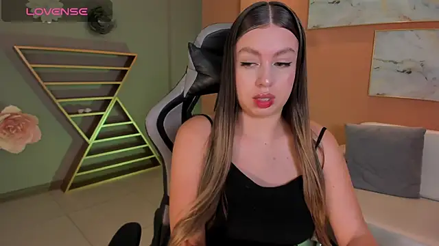 Snapshot of EllaClark chatting on February 7, 7:06 pm EllaClark online show from February 7, 7:06 pm