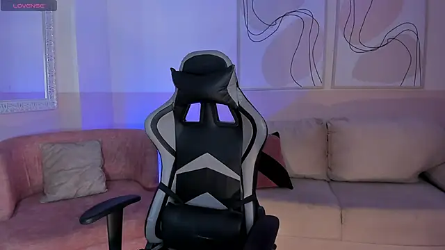 Snapshot of EllaClark chatting on February 20, 11:31 am EllaClark online show from February 20, 11:31 am