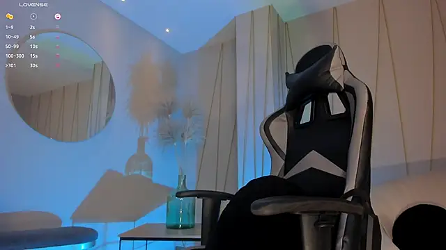 Snapshot of EllaClark chatting on March 6, 12:43 am EllaClark online show from March 6, 12:43 am