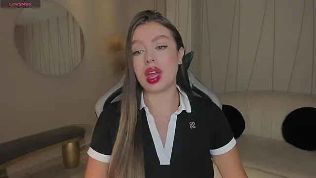 Snapshot of EllaClark chatting on March 6, 6:16 pm EllaClark online show from March 6, 6:16 pm