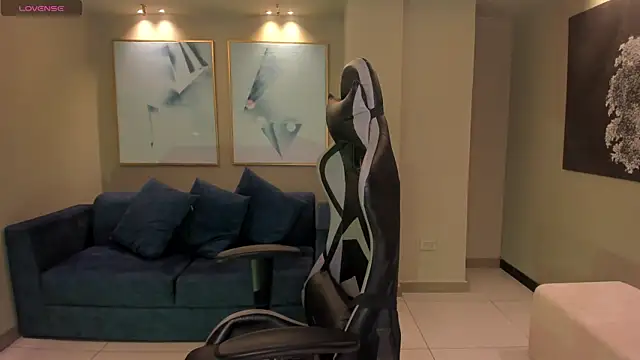 Snapshot of EllaClark chatting on March 18, 6:26 pm EllaClark online show from March 18, 6:26 pm