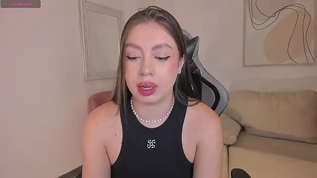 Snapshot of EllaClark chatting on September 10, 5:24 pm EllaClark online show from September 10, 5:24 pm