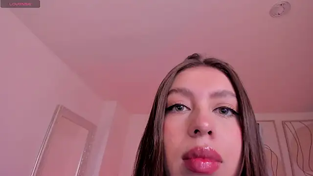 Snapshot of EllaClark chatting on September 11, 7:03 pm EllaClark online show from September 11, 7:03 pm