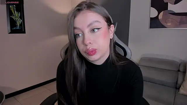 Snapshot of EllaClark chatting on September 29, 6:57 pm EllaClark online show from September 29, 6:57 pm