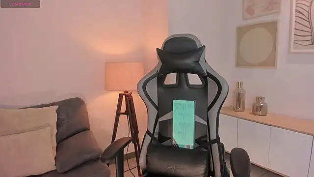 Snapshot of EllaClark chatting on October 3, 6:27 pm EllaClark online show from October 3, 6:27 pm