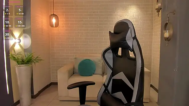 Snapshot of EllaClark chatting on October 8, 6:16 pm EllaClark online show from October 8, 6:16 pm