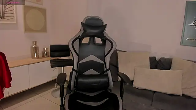 Snapshot of EllaClark chatting on October 14, 5:36 pm EllaClark online show from October 14, 5:36 pm