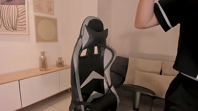 Snapshot of EllaClark chatting on October 16, 5:47 pm EllaClark online show from October 16, 5:47 pm