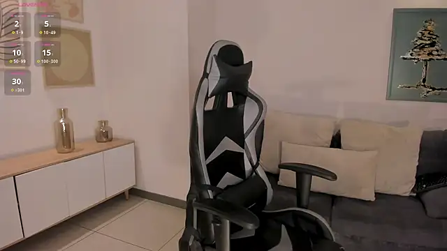 Snapshot of EllaClark chatting on October 18, 4:30 pm EllaClark online show from October 18, 4:30 pm