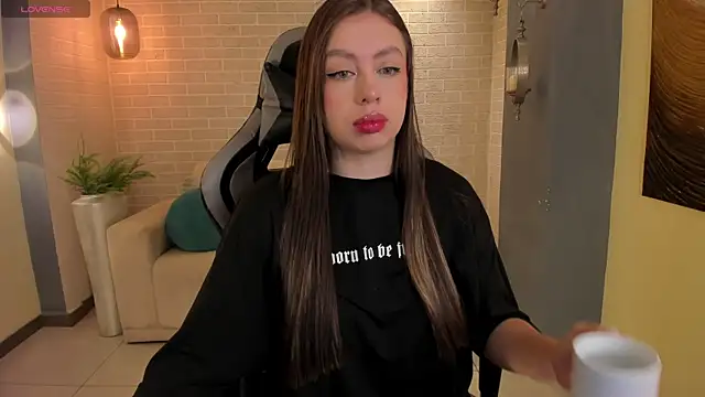 Snapshot of EllaClark chatting on October 19, 11:00 am EllaClark online show from October 19, 11:00 am