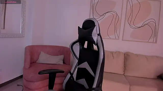 Snapshot of EllaClark chatting on October 20, 3:56 pm EllaClark online show from October 20, 3:56 pm