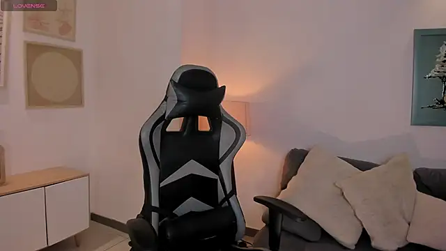 Snapshot of EllaClark chatting on November 1, 6:10 pm EllaClark online show from November 1, 6:10 pm