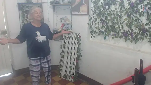 FunnyGrandma online show from December 3, 5:00 pm