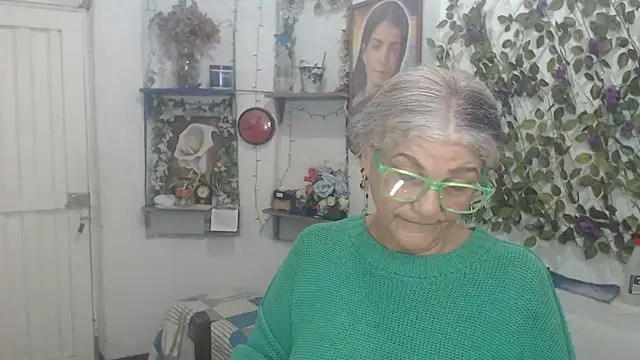 FunnyGrandma online show from March 31, 11:38 pm