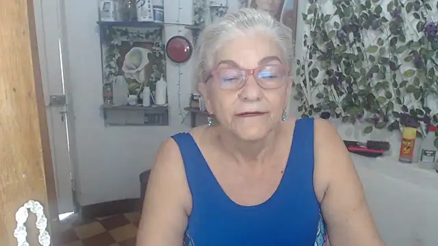 Snapshot of FunnyGrandma chatting on April 30, 7:09 pm FunnyGrandma online show from April 30, 7:09 pm