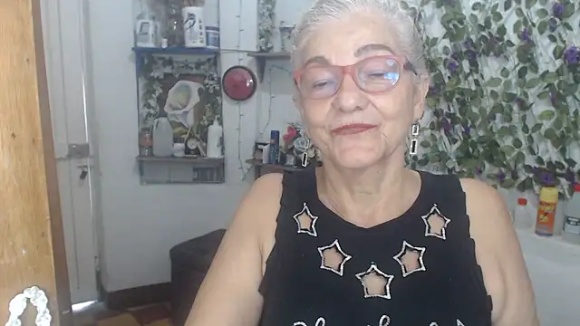 Snapshot of FunnyGrandma chatting on May 3, 10:16 pm FunnyGrandma online show from May 3, 10:16 pm
