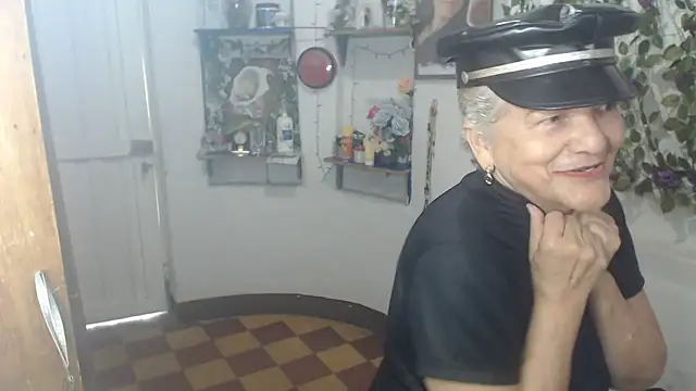Snapshot of FunnyGrandma chatting on June 6, 7:40 pm FunnyGrandma online show from June 6, 7:40 pm