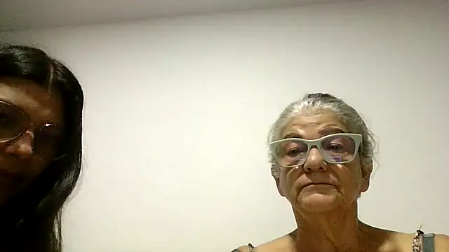 Snapshot of FunnyGrandma chatting on June 14, 2:24 am FunnyGrandma online show from June 14, 2:24 am