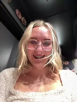 The Snowwhitee online show from January 1, 7:10 pm