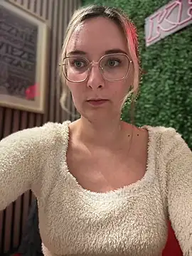 The Snowwhitee online show from February 9, 6:47 pm