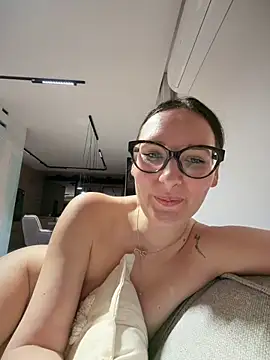 The Snowwhitee online show from April 12, 6:57 pm