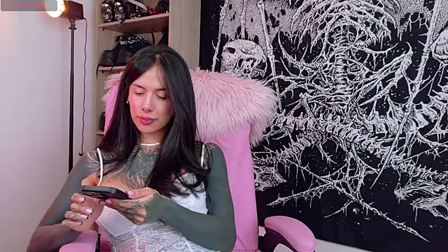 Snapshot of antoniaacxx chatting on July 8, 6:23 pm antoniaacxx online show from July 8, 6:23 pm