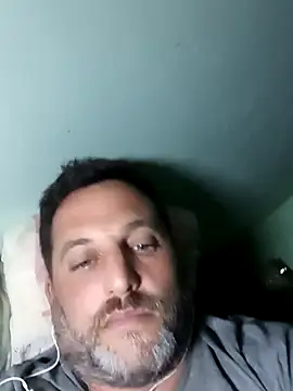 Snapshot of Reload_033 chatting on April 11, 3:33 am Reload 033 online show from April 11, 3:33 am