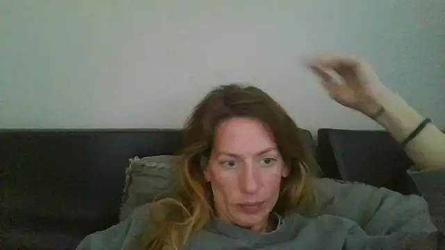 Snapshot of Rhodesxox chatting on November 5, 5:57 pm Rhodesxox online show from November 5, 5:57 pm