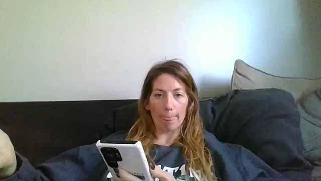 Snapshot of Rhodesxox chatting on November 17, 7:19 pm Rhodesxox online show from November 17, 7:19 pm