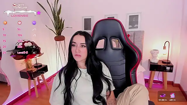 EmmyEvans1 online show from December 6, 7:01 pm