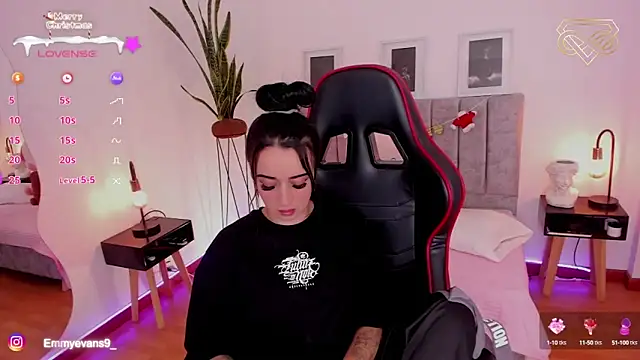 EmmyEvans1 online show from December 18, 3:22 pm