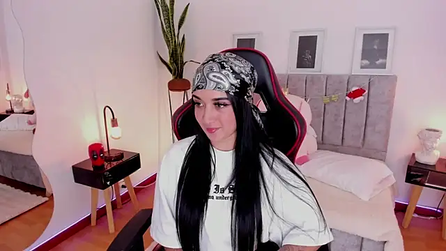 EmmyEvans1 online show from January 3, 9:05 pm