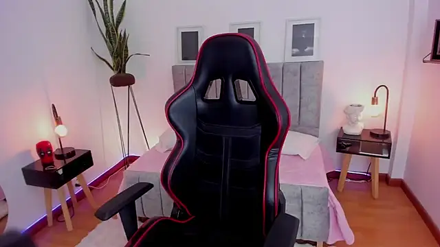 EmmyEvans1 online show from January 8, 8:18 pm