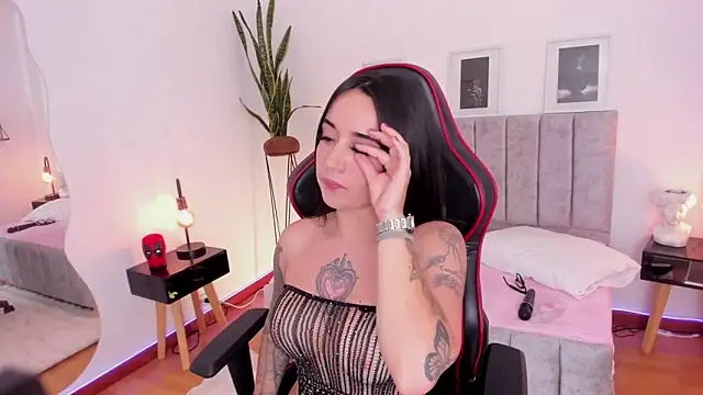 EmmyEvans1 online show from January 13, 10:45 pm