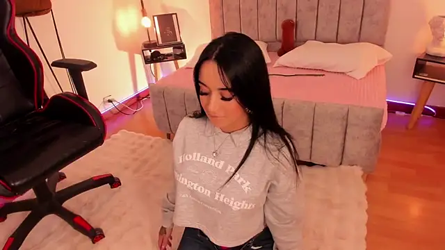 EmmyEvans1 online show from February 13, 7:52 pm