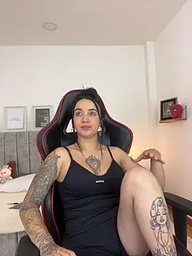 EmmyEvans1 online show from March 5, 12:05 am