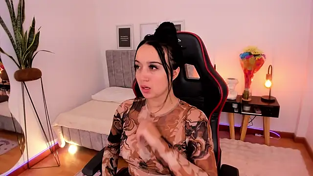 EmmyEvans1 online show from March 7, 8:00 pm