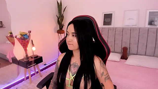 EmmyEvans1 online show from March 12, 7:49 pm