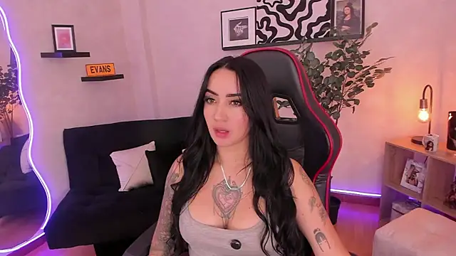 EmmyEvans1 online show from September 24, 7:39 pm