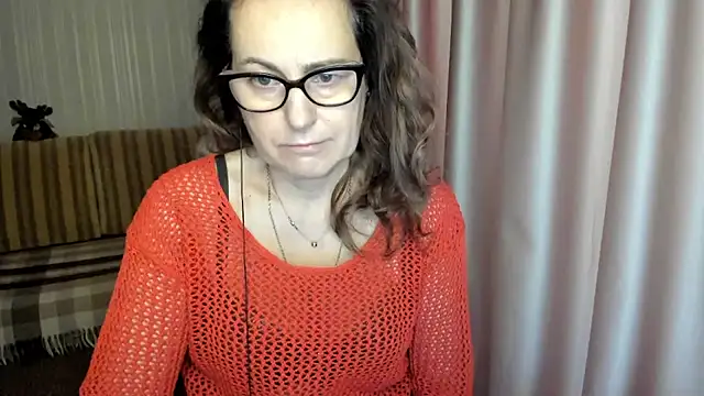 lauraoven online show from January 8, 9:00 am