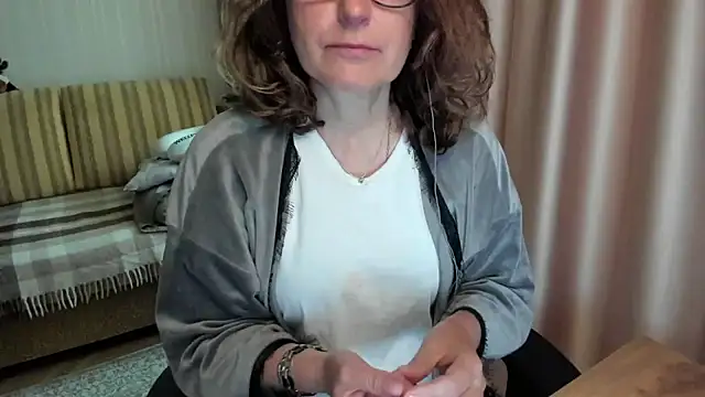 lauraoven online show from May 30, 7:49 am