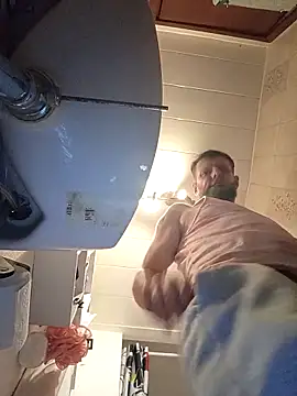 Snapshot of Kw8585kw chatting on December 1, 5:56 am Kw8585kw online show from December 1, 5:56 am