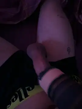 Snapshot of Giannis9806 chatting on March 5, 1:21 am Giannis9806 online show from March 5, 1:21 am