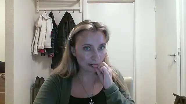 Snapshot of SusanCurt chatting on October 14, 1:12 pm SusanCurt online show from October 14, 1:12 pm