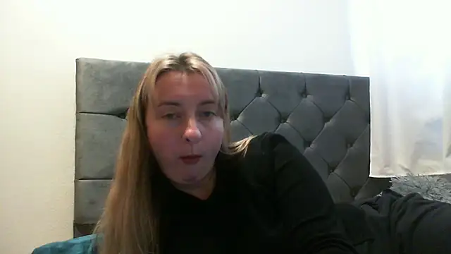 Snapshot of SusanCurt chatting on October 19, 10:05 am SusanCurt online show from October 19, 10:05 am