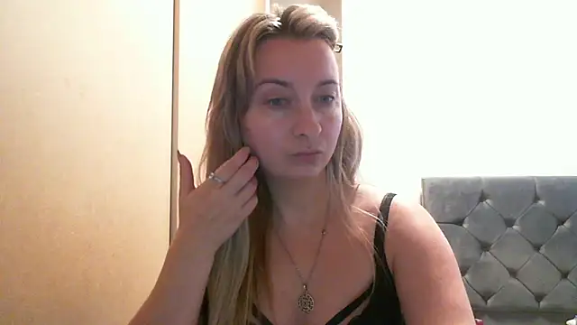 Snapshot of SusanCurt chatting on October 21, 9:10 am SusanCurt online show from October 21, 9:10 am