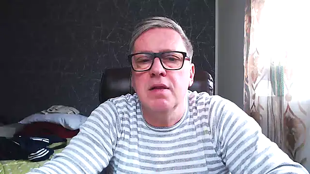 Snapshot of RobertStripX chatting on February 1, 10:37 am RobertStripX online show from February 1, 10:37 am