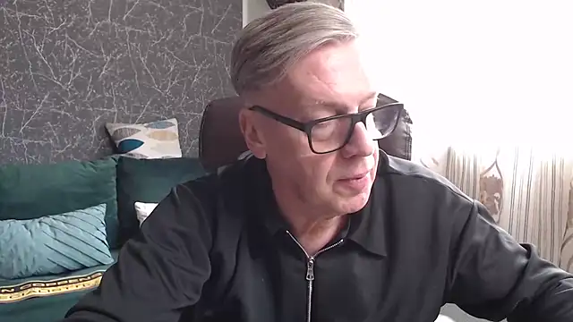 Snapshot of RobertStripX chatting on February 28, 12:28 pm RobertStripX online show from February 28, 12:28 pm