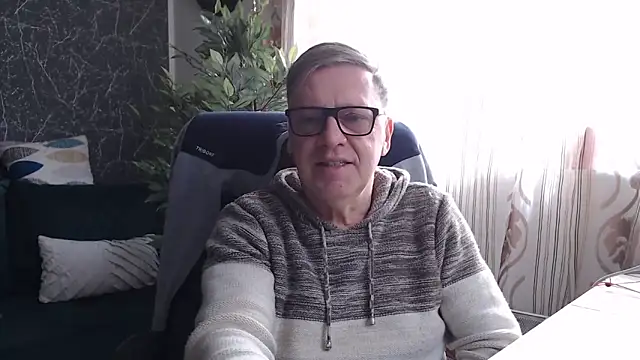 Snapshot of RobertStripX chatting on March 3, 7:14 am RobertStripX online show from March 3, 7:14 am